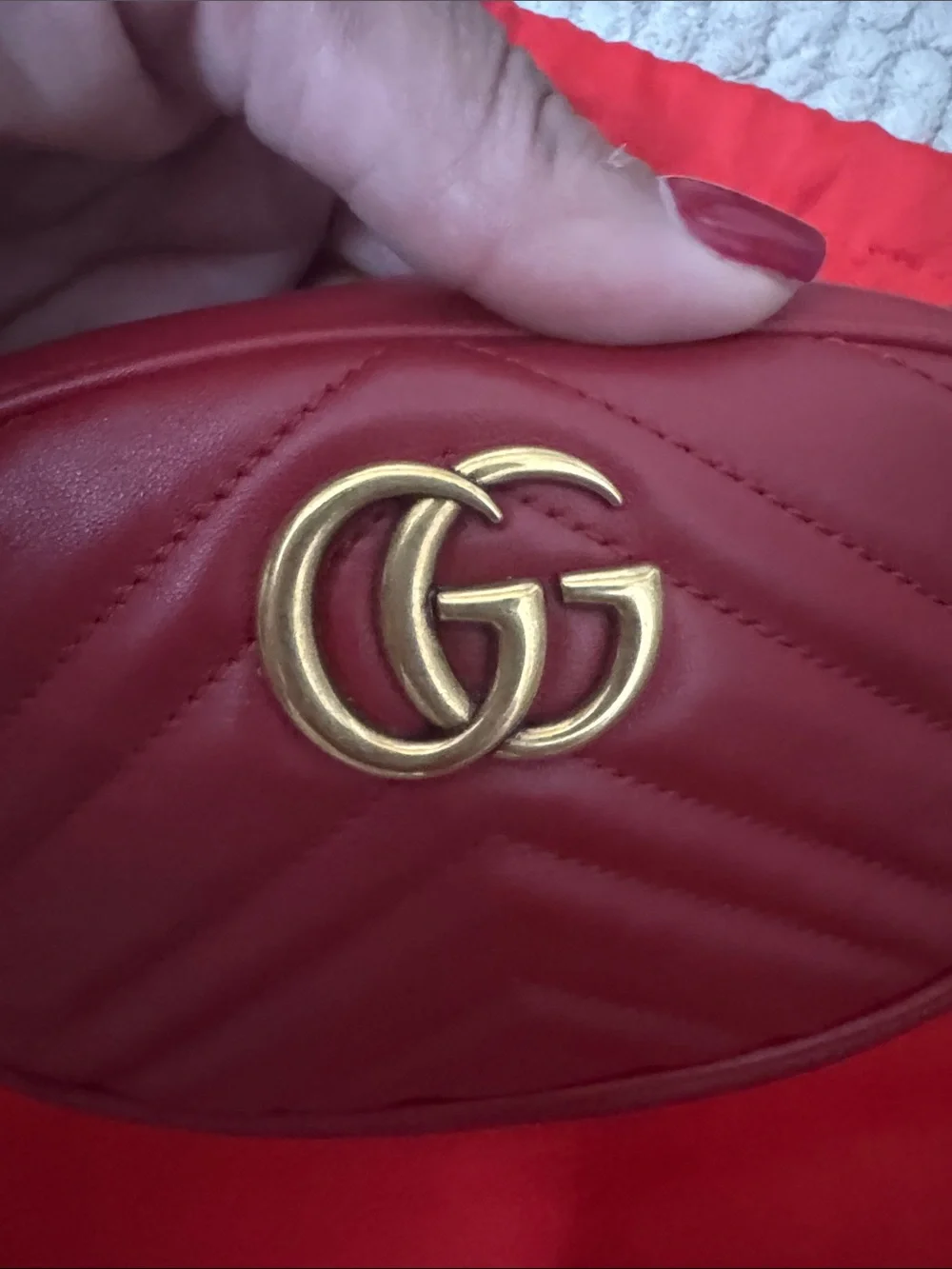Gucci compact chevron